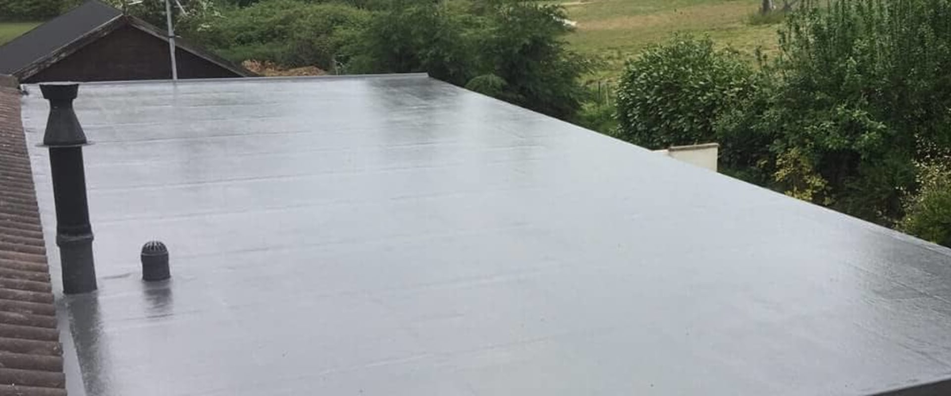 Roof Coating and Sealing: Improve Your Outdoor Living Space